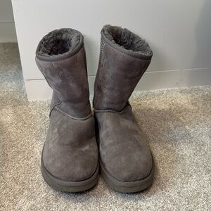 Classic short UGG boots grey